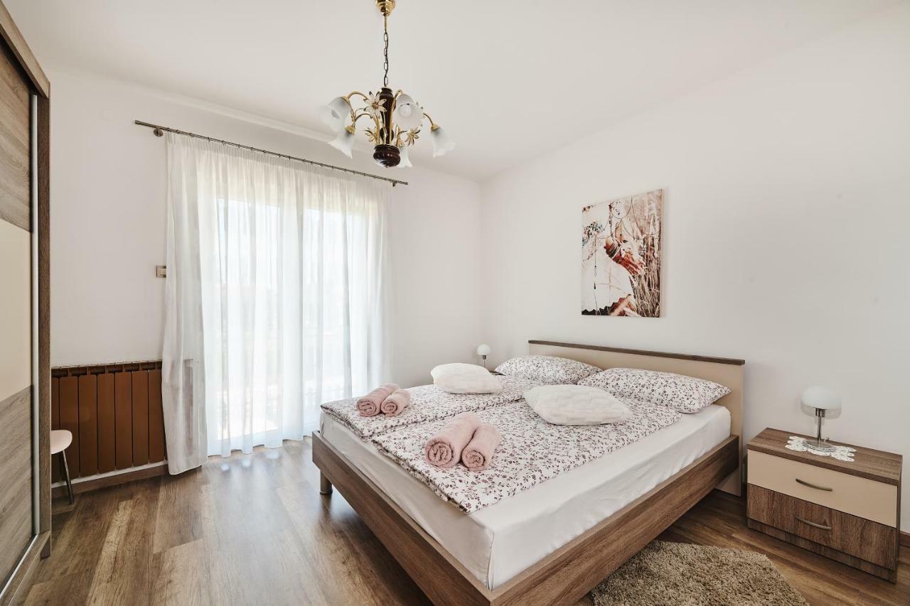 Apartment Ana Brtonigla Exterior photo