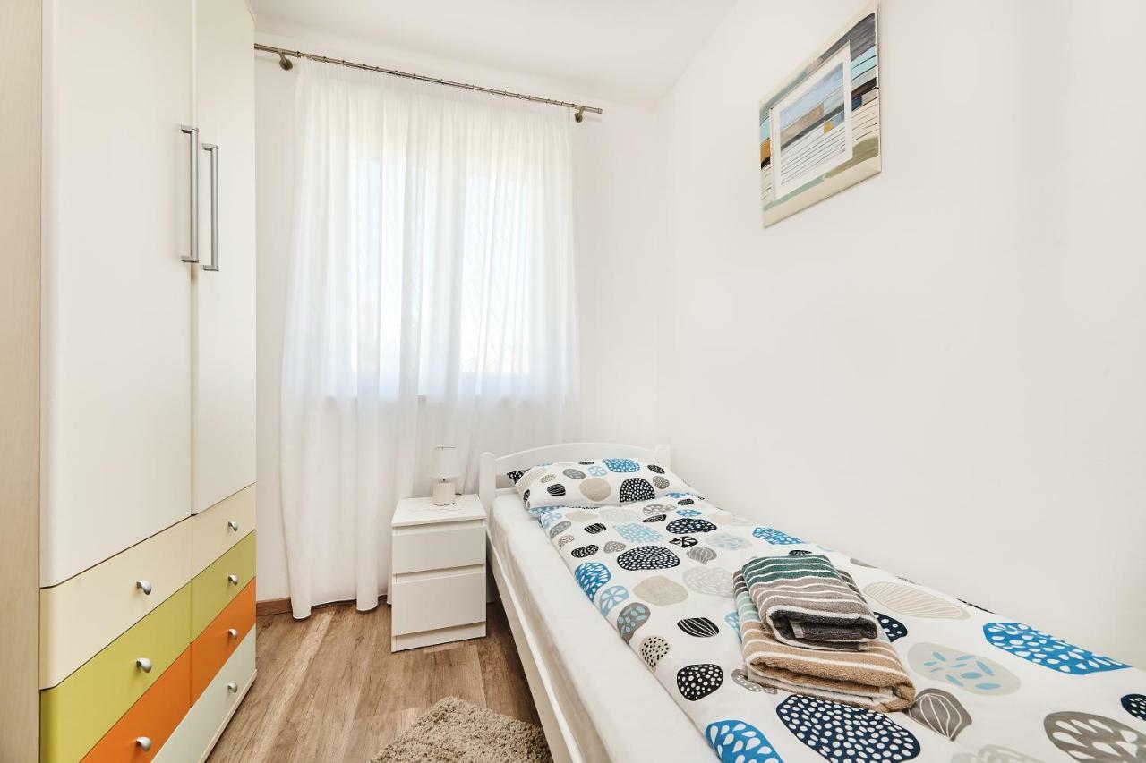Apartment Ana Brtonigla Exterior photo